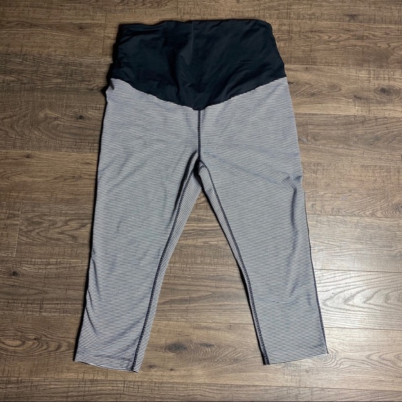 Zella- Maternity Striped Crop Active Leggings - Picture 2 of 5